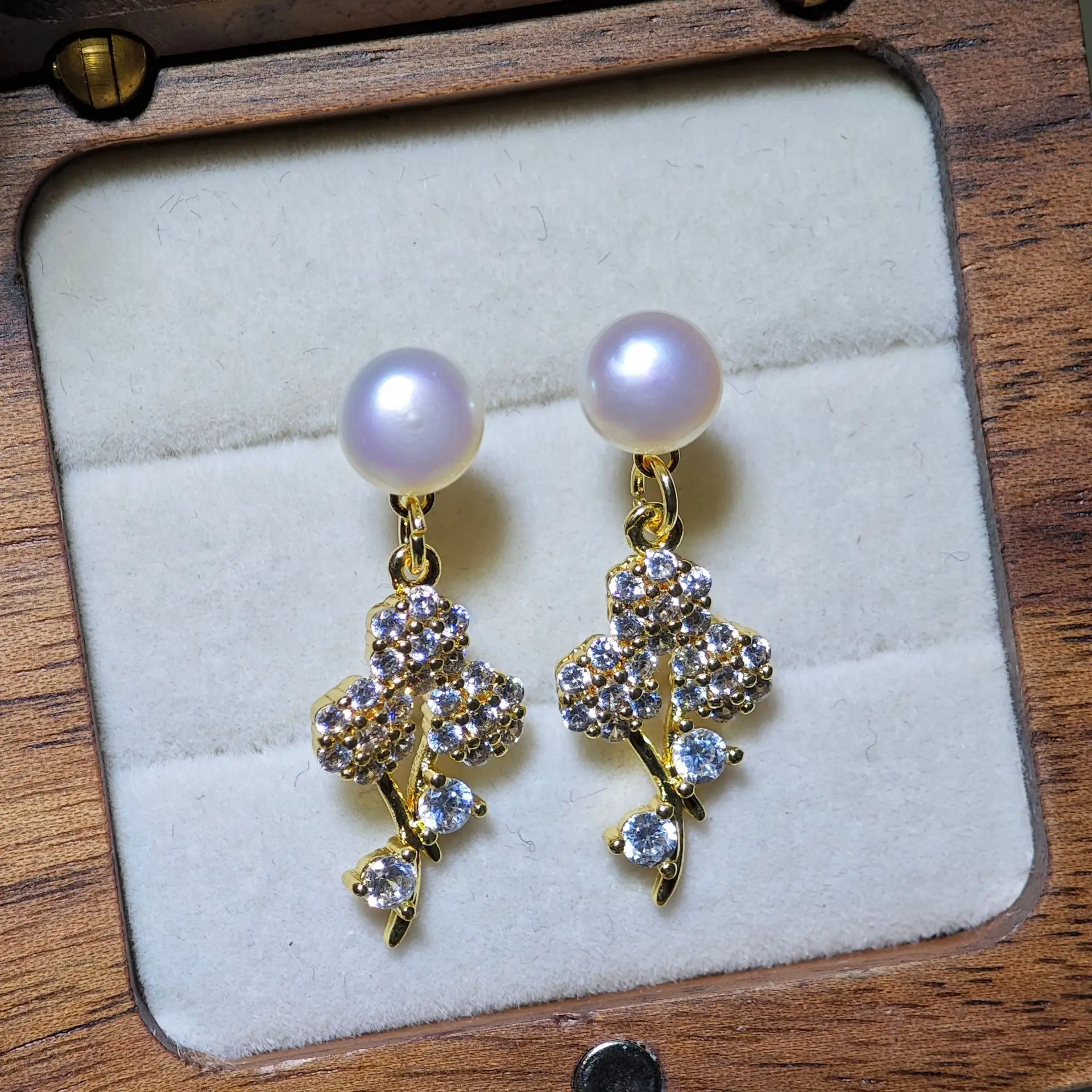 S925 Silver Pearl Four-Leaf Clover Earrings - Image 2