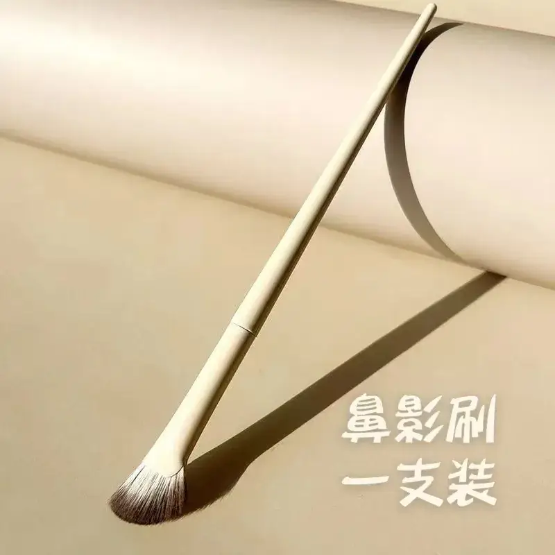 Half-Fan Nasal Shadow Brush with Oblique Head