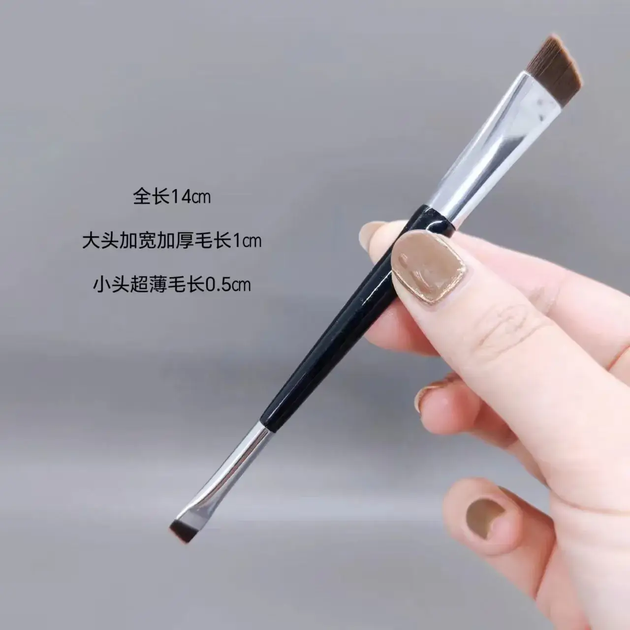 Oblique Eyeliner Brush for Blending & Precision - Image 12