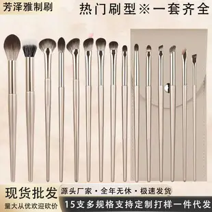 5-Piece Makeup Brush Set with Mirror Box — feature 3
