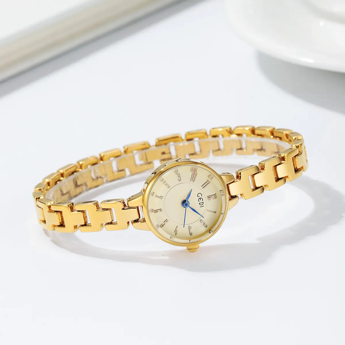 Gold Women's Quartz Watch with Steel Band - Image 4