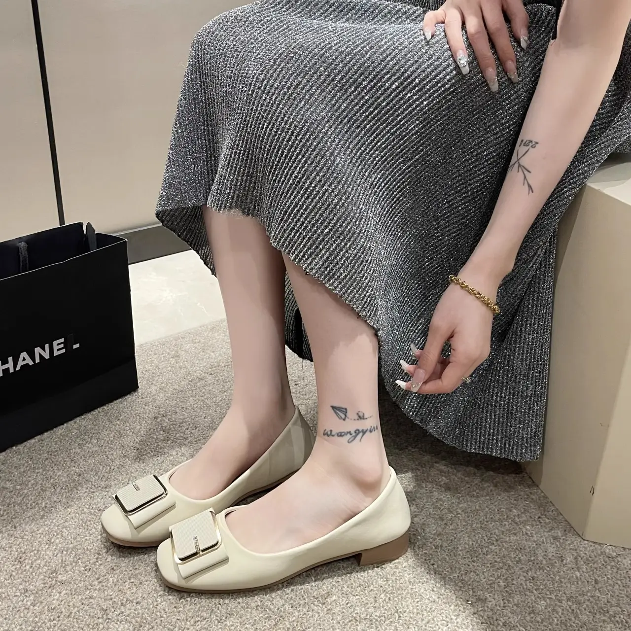 Women's Flat Heel Leather Shoes with Square Logo - Image 4