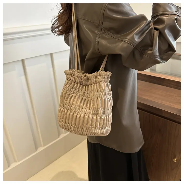 Black Pleated Shoulder Bag for Women 2024 Spring New Arrival — feature 8