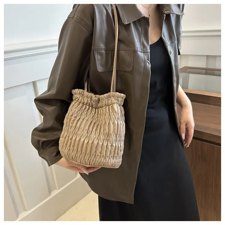 Black Pleated Shoulder Bag for Women 2024 Spring New Arrival — feature 9
