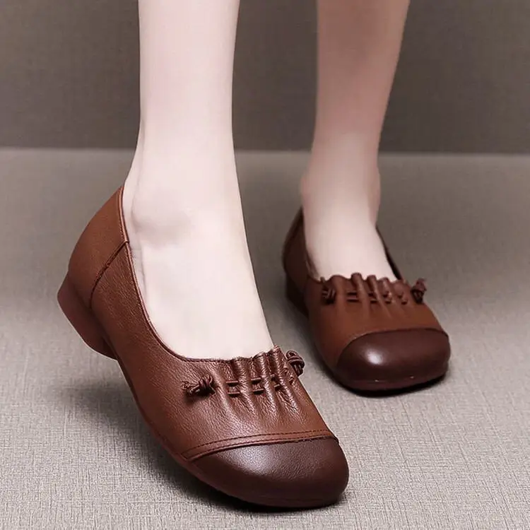 Single Shoes Women's Flat 2024 Spring New Soft Bottom Soft Leather Shallow Women's Shoes Mother's Shoes Round-toed Slip-on Leather Shoes - Image 6