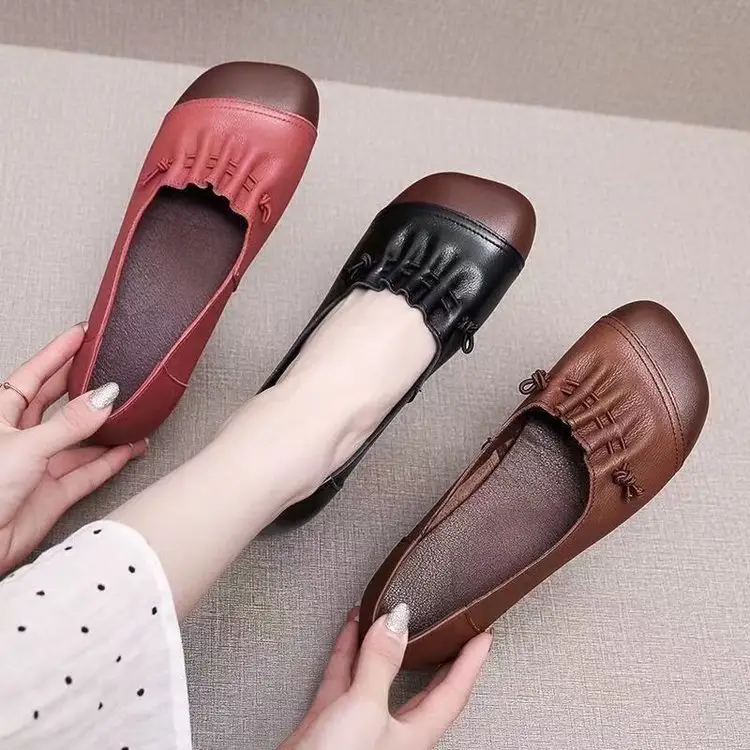 Single Shoes Women's Flat 2024 Spring New Soft Bottom Soft Leather Shallow Women's Shoes Mother's Shoes Round-toed Slip-on Leather Shoes - Image 8