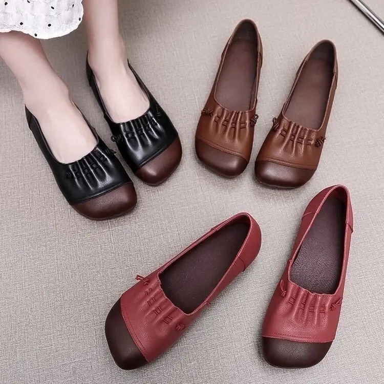 Single Shoes Women's Flat 2024 Spring New Soft Bottom Soft Leather Shallow Women's Shoes Mother's Shoes Round-toed Slip-on Leather Shoes — feature 1