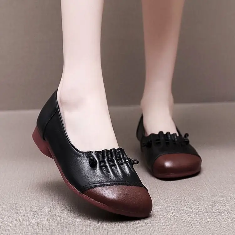 Single Shoes Women's Flat 2024 Spring New Soft Bottom Soft Leather Shallow Women's Shoes Mother's Shoes Round-toed Slip-on Leather Shoes - Image 3