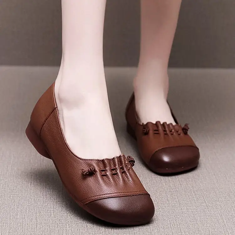 Single Shoes Women's Flat 2024 Spring New Soft Bottom Soft Leather Shallow Women's Shoes Mother's Shoes Round-toed Slip-on Leather Shoes - Image 4