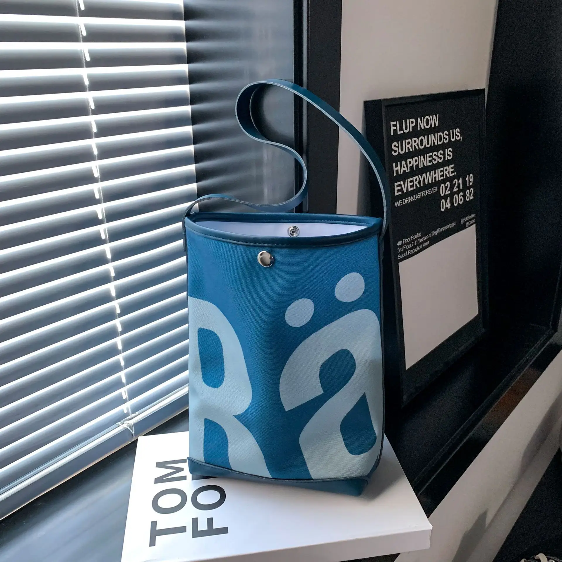 Blue Letter Print Women's Shoulder Bag — feature 3