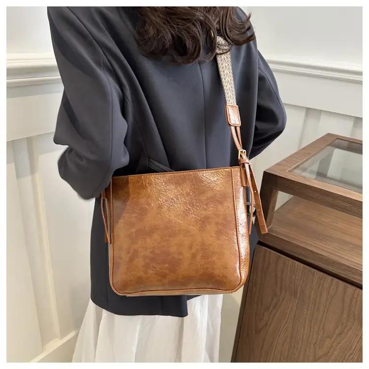 Vintage Korean Style Brown Leather Shoulder Crossbody Bag — feature 10