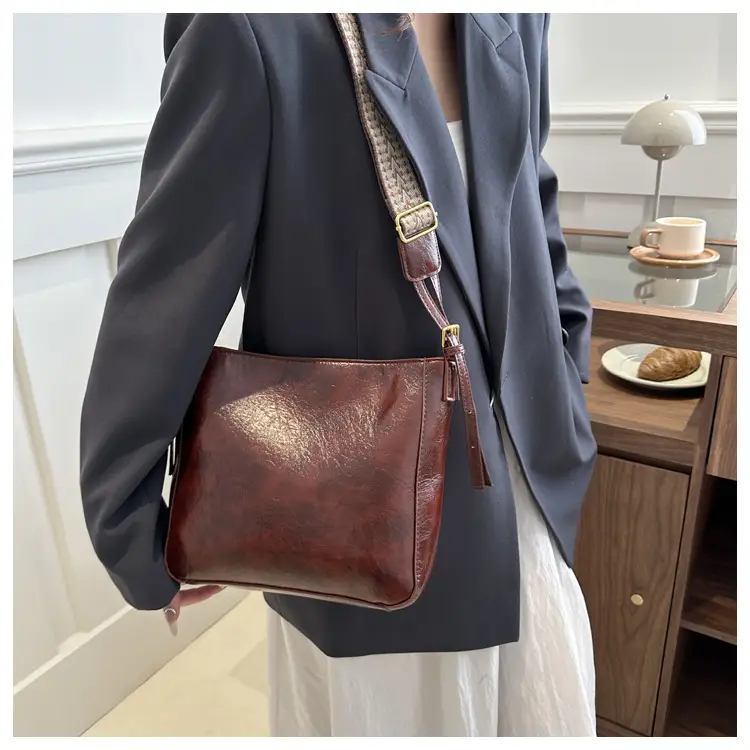 Vintage Korean Style Brown Leather Shoulder Crossbody Bag — feature 11