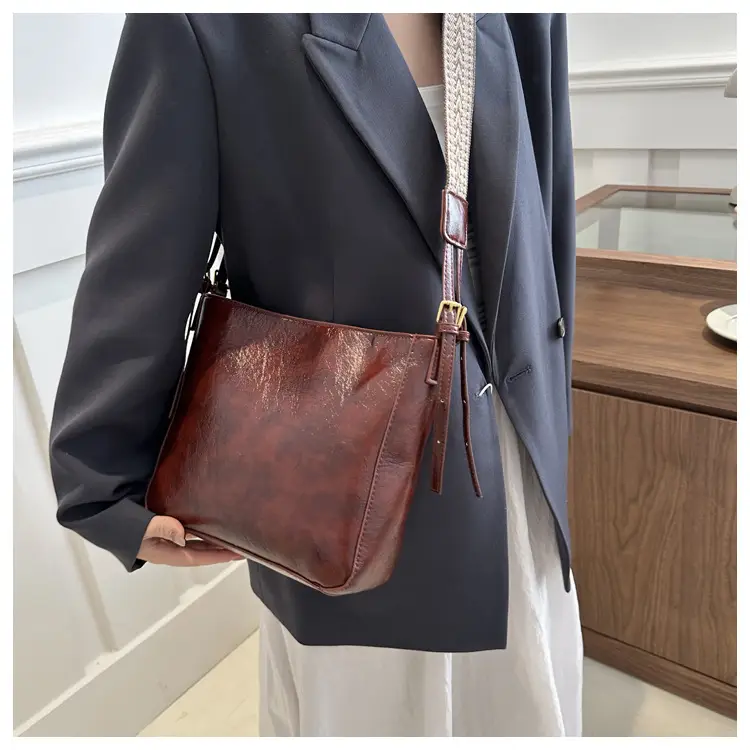 Vintage Korean Style Brown Leather Shoulder Crossbody Bag — feature 12