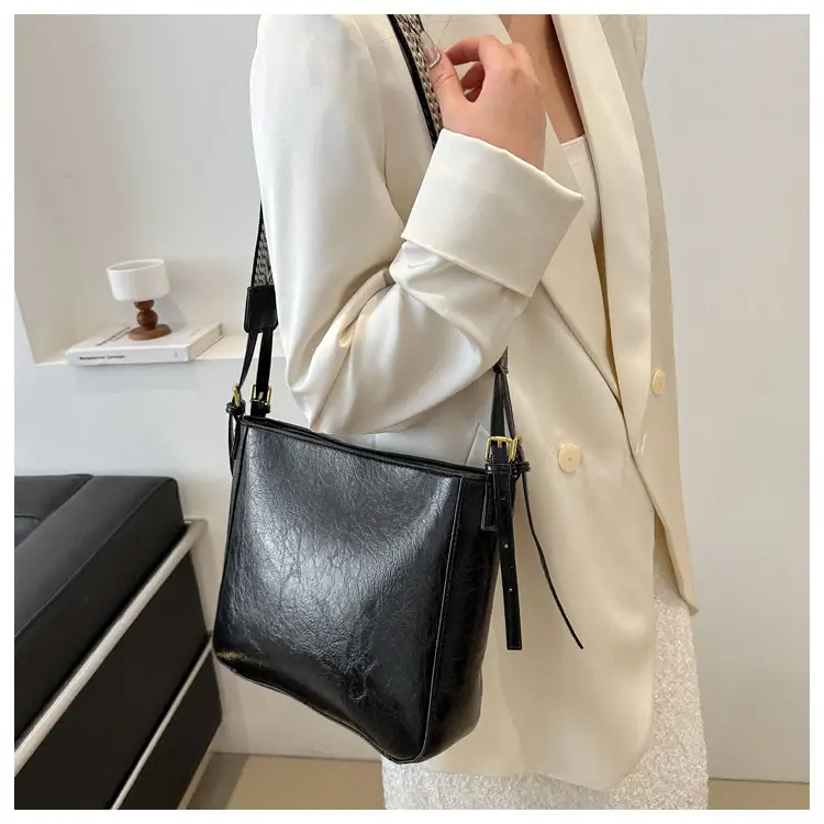 Vintage Korean Style Brown Leather Shoulder Crossbody Bag — feature 14