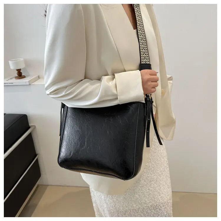 Vintage Korean Style Brown Leather Shoulder Crossbody Bag — feature 15