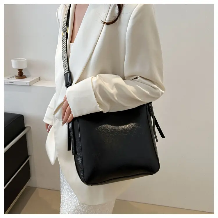 Vintage Korean Style Brown Leather Shoulder Crossbody Bag — feature 16
