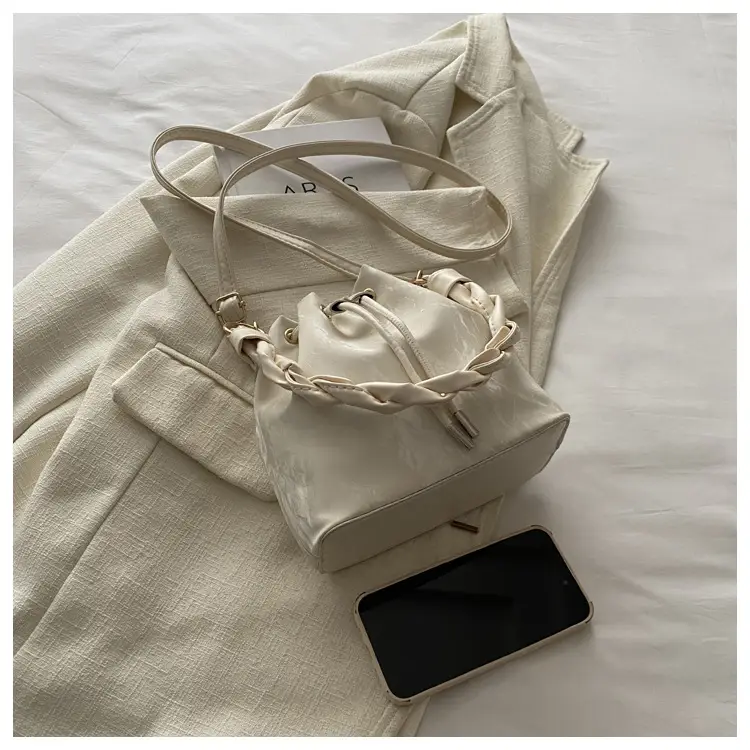 Women Korean Style Black Shoulder Bag 2024 — feature 10