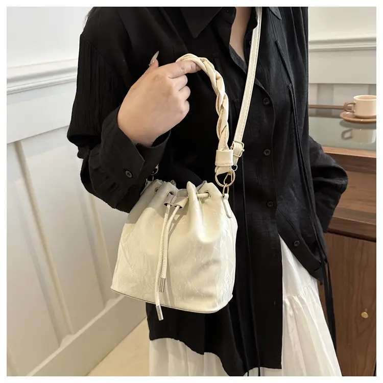 Women Korean Style Black Shoulder Bag 2024 — feature 16