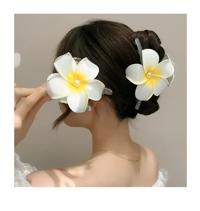 Plumed Hair Clip for Women Summer 2024 — feature 10