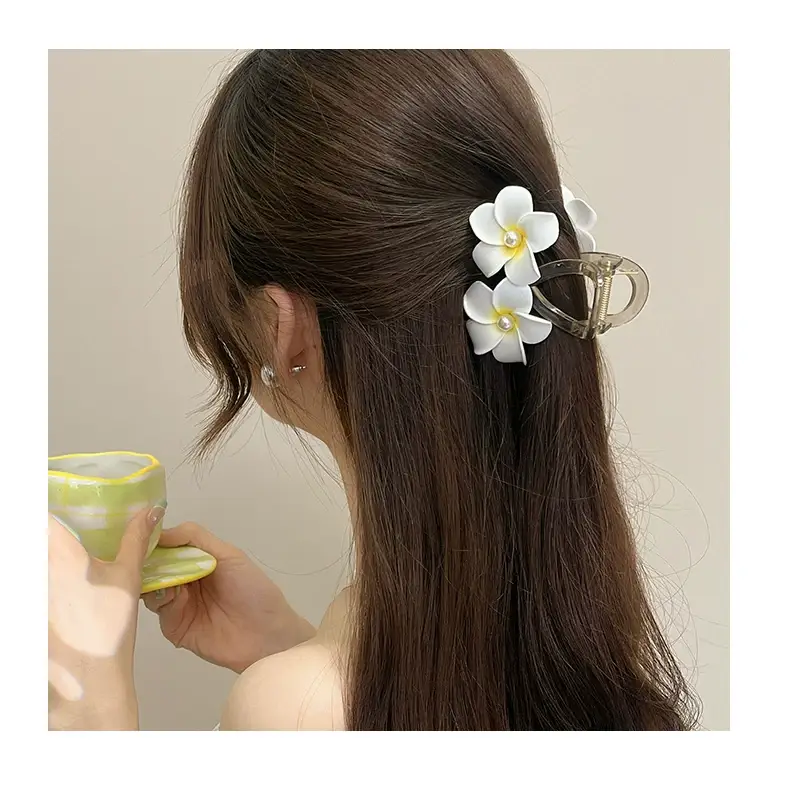 Plumed Hair Clip for Women Summer 2024 — feature 13