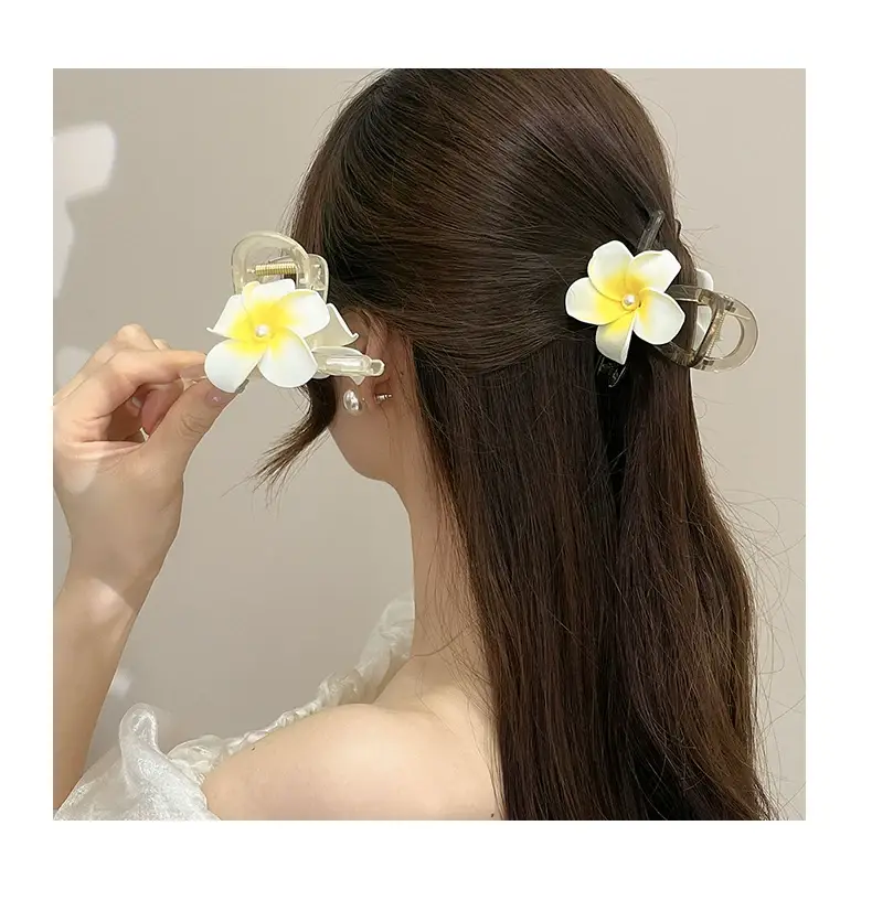 Plumed Hair Clip for Women Summer 2024 — feature 16