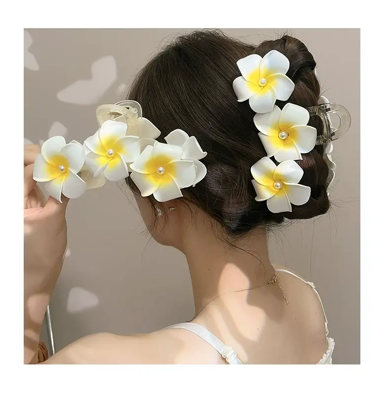 Plumed Hair Clip for Women Summer 2024 — feature 2