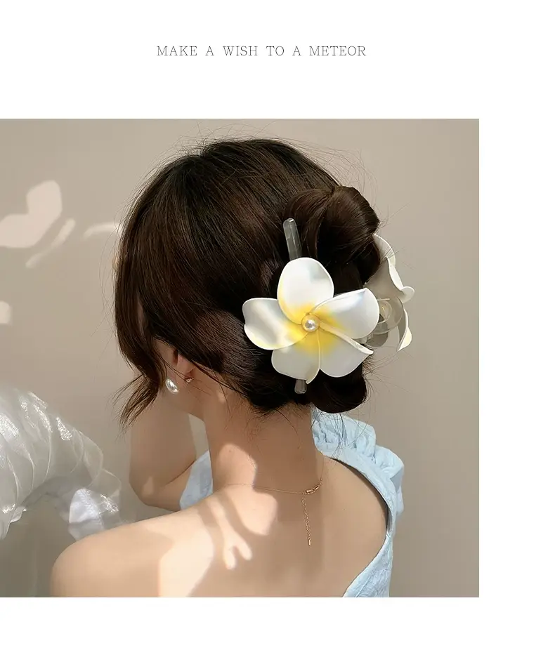 Plumed Hair Clip for Women Summer 2024 — feature 3