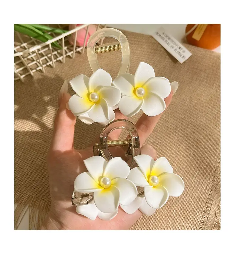 Plumed Hair Clip for Women Summer 2024 — feature 8