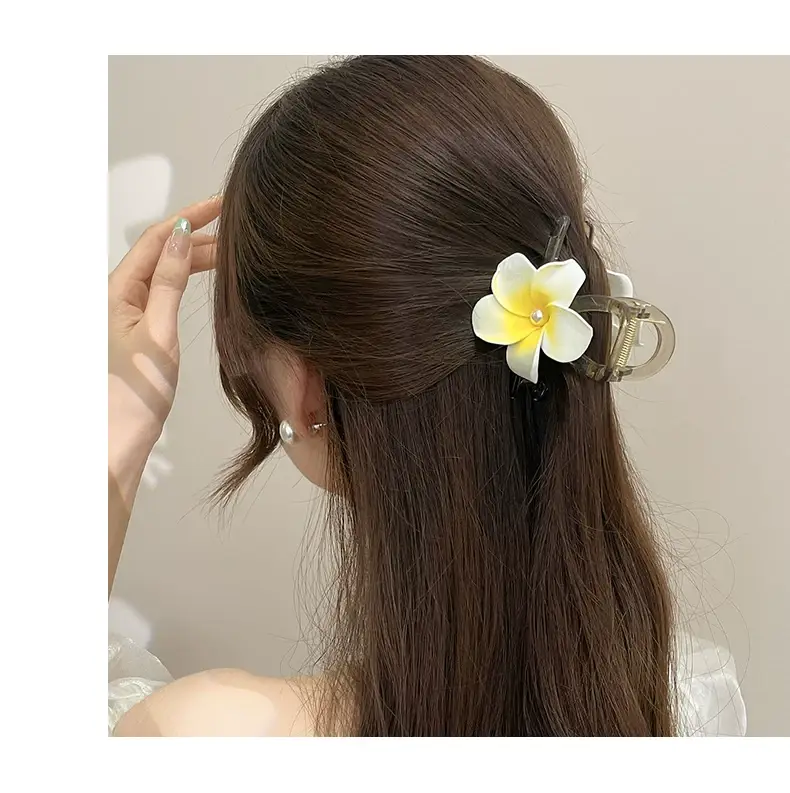 Plumed Hair Clip for Women Summer 2024 — feature 9