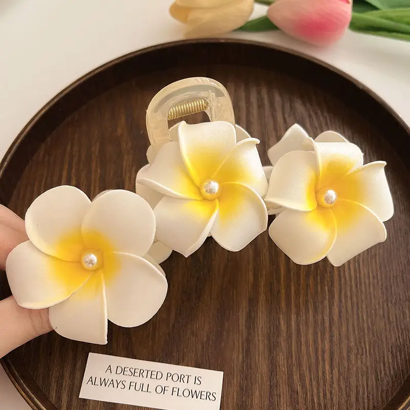 Plumed Hair Clip for Women Summer 2024 - Image 4