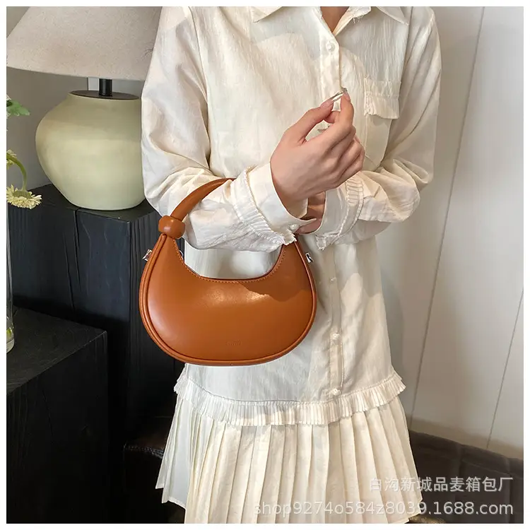 White French Niche Shoulder Bag for Women 2026 — feature 33