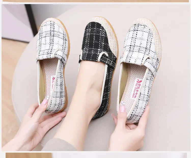 26 New Spring Models of Old Beijing Cloth Shoes with Non-Slip Rubber Soles, Comfortable Women's Shoes for Middle-Aged and Elderly Mothers, Casual Soft-Soled Shoes — feature 12