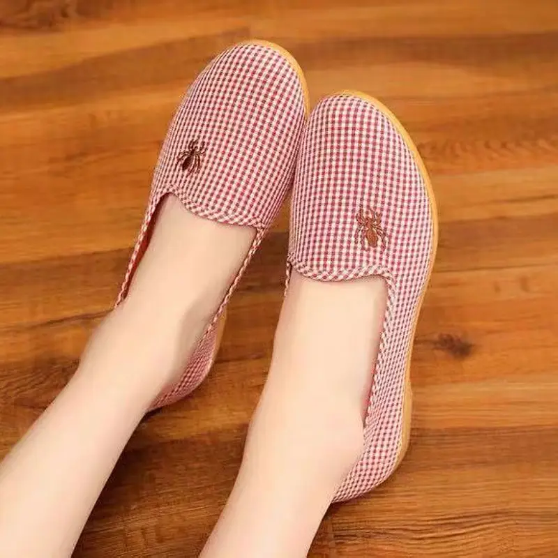 26 New Spring Models of Old Beijing Cloth Shoes with Non-Slip Rubber Soles, Comfortable Women's Shoes for Middle-Aged and Elderly Mothers, Casual Soft-Soled Shoes - Image 11