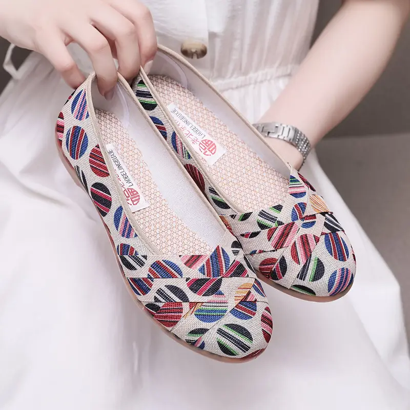 26 New Spring Models of Old Beijing Cloth Shoes with Non-Slip Rubber Soles, Comfortable Women's Shoes for Middle-Aged and Elderly Mothers, Casual Soft-Soled Shoes - Image 9