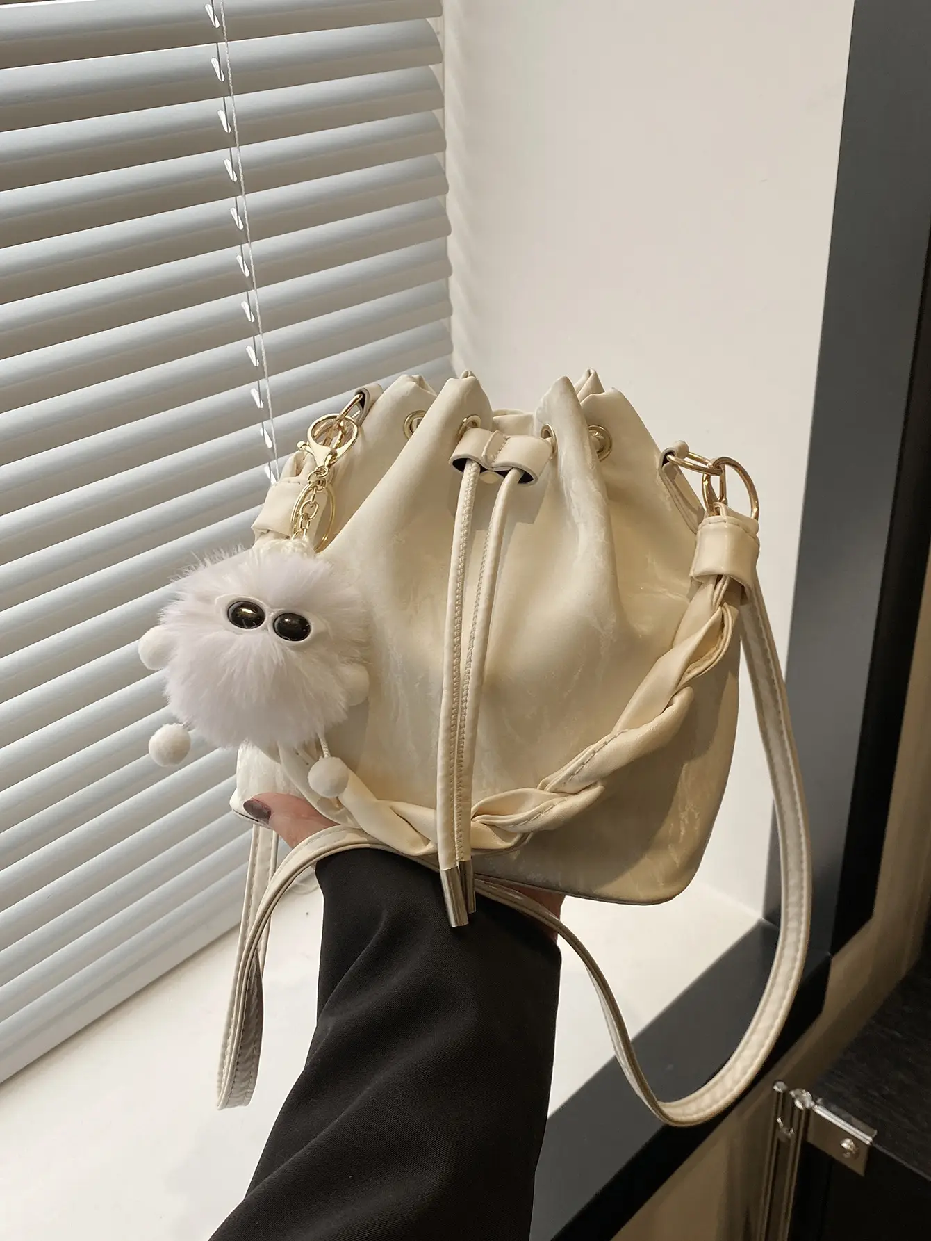 Korean Style Bucket Bag Women's Shoulder Bag Summer 2024 - Image 6