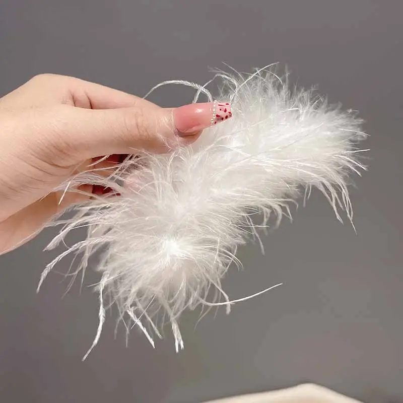 White feather grip clip