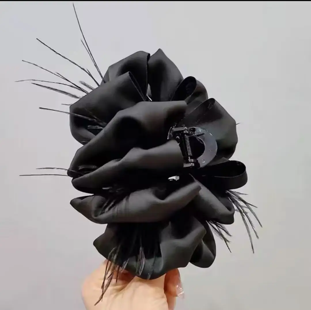 Black Feather Bubble Clamp