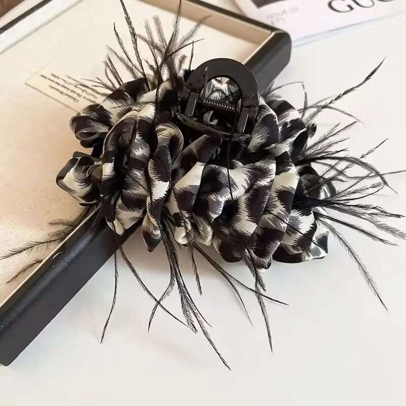 Black and white leopard feather grip clip