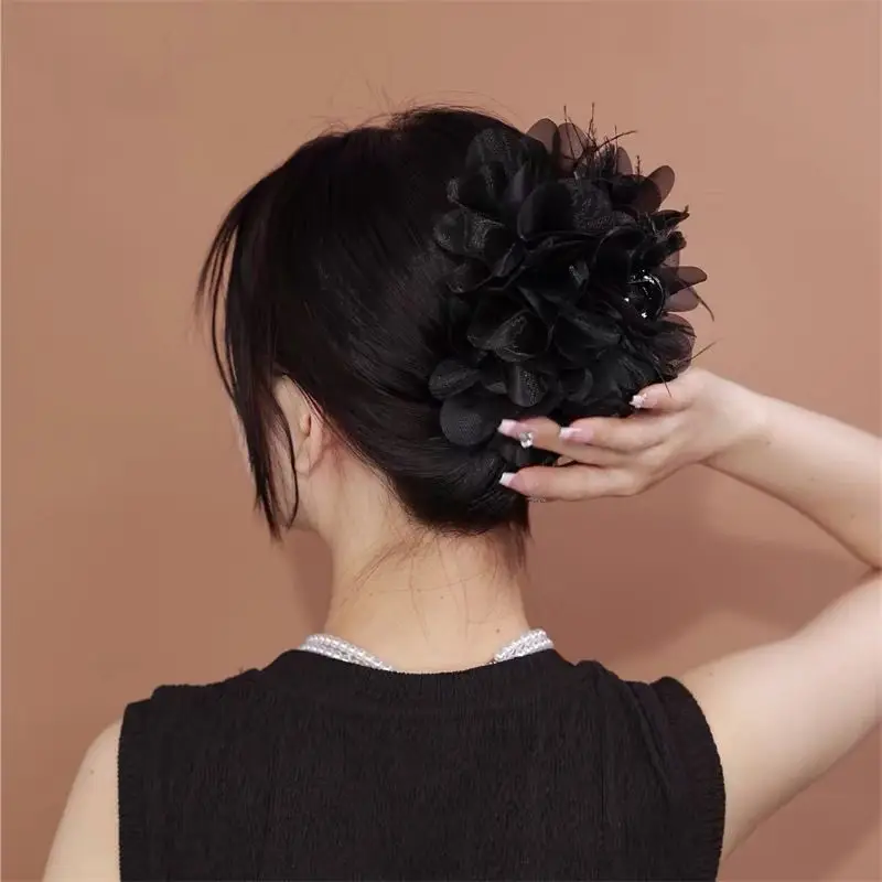 Black Petal Feather Clamp