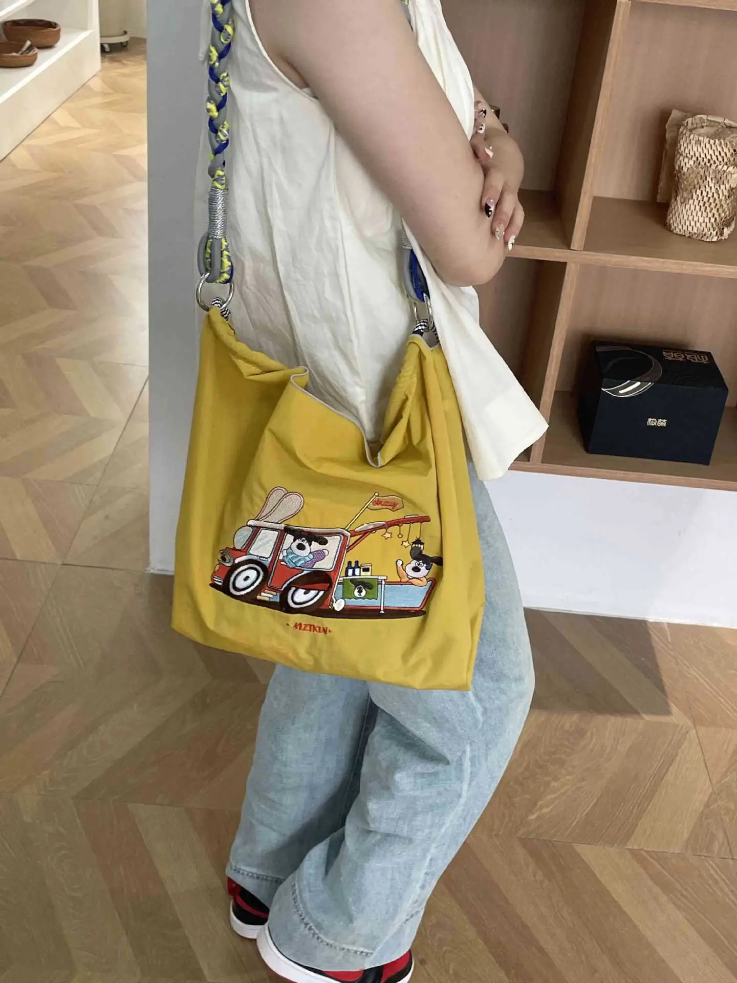 Mztkin Yellow Embroidered Shoulder Bag Large Capacity — feature 12