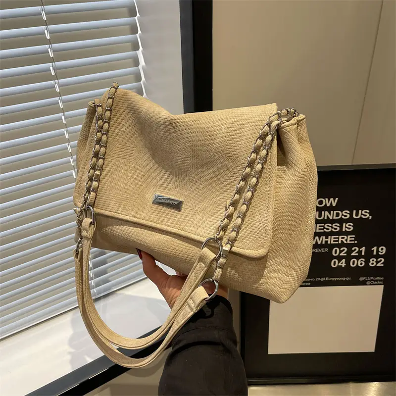 Green Velvet Chain Shoulder Bag for Women - Image 6
