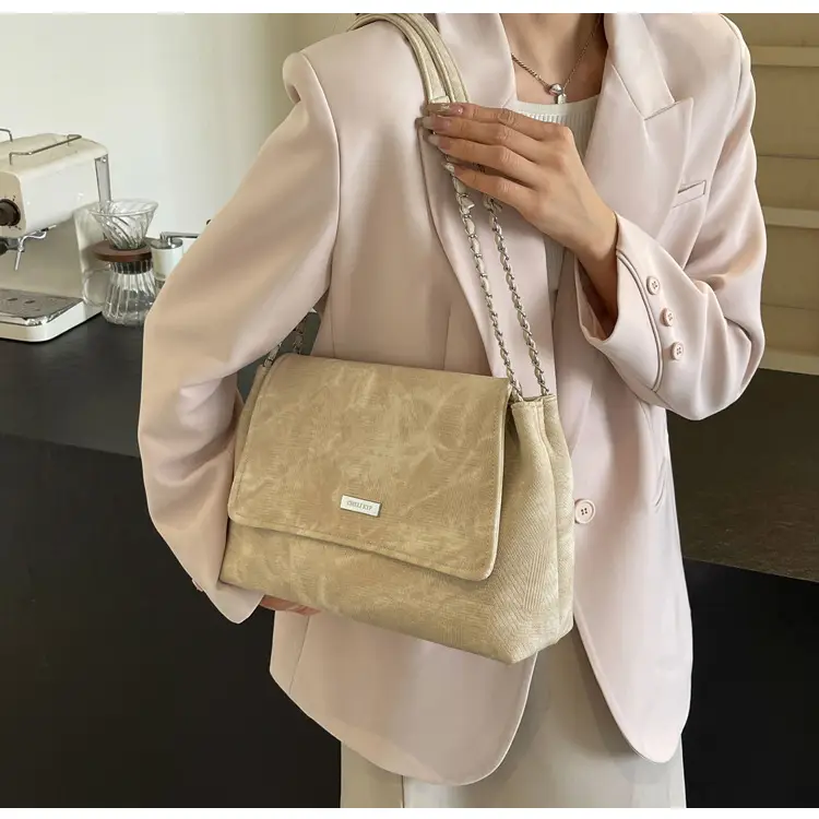 Green Velvet Chain Shoulder Bag for Women — feature 23