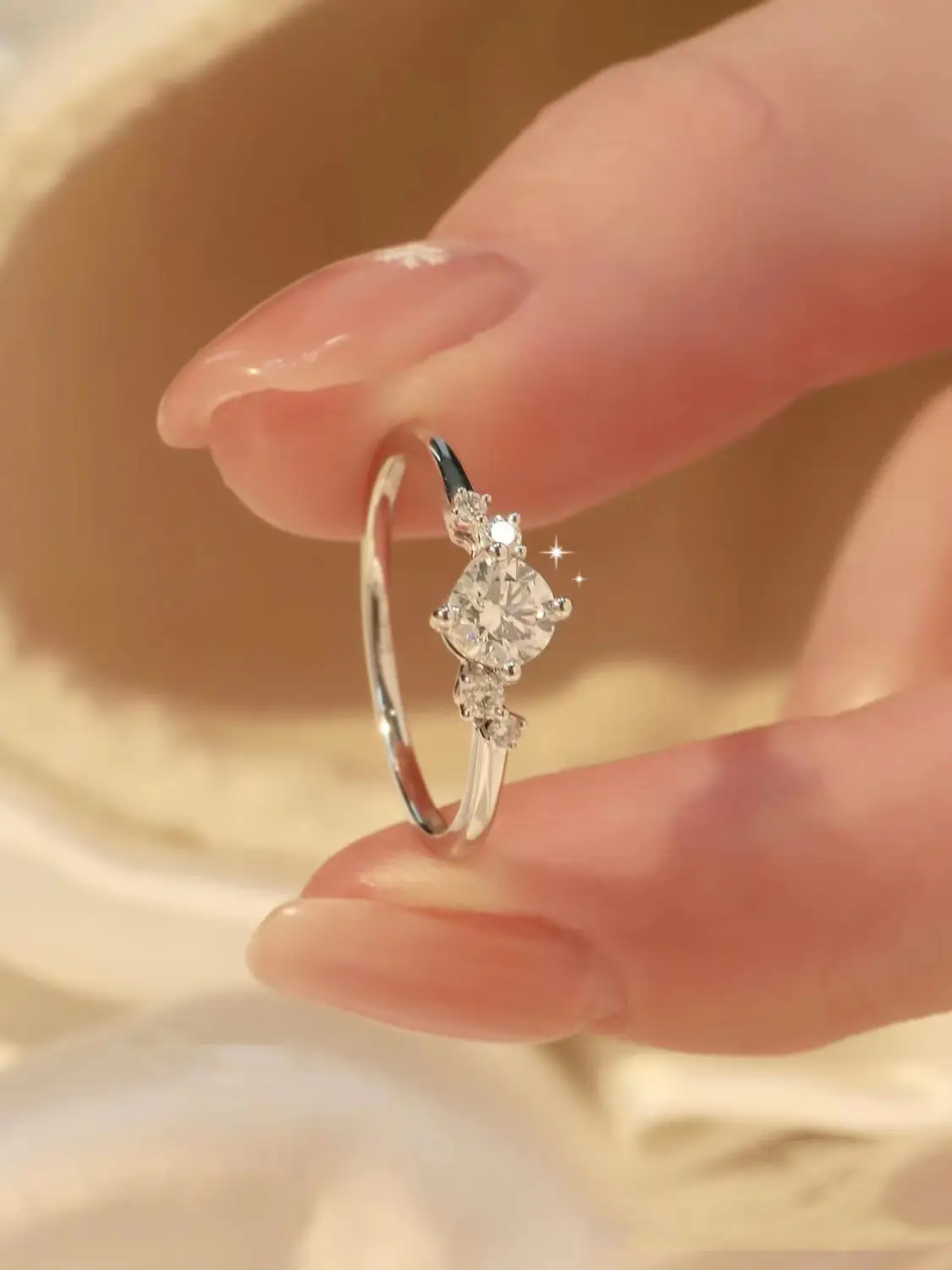 S925 Sterling Silver Four Claw Moissanite Wedding Ring — feature 1