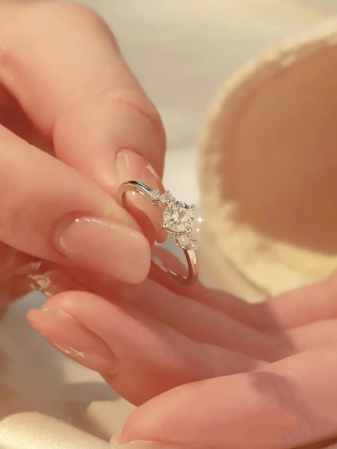 S925 Sterling Silver Four Claw Moissanite Wedding Ring — feature 2