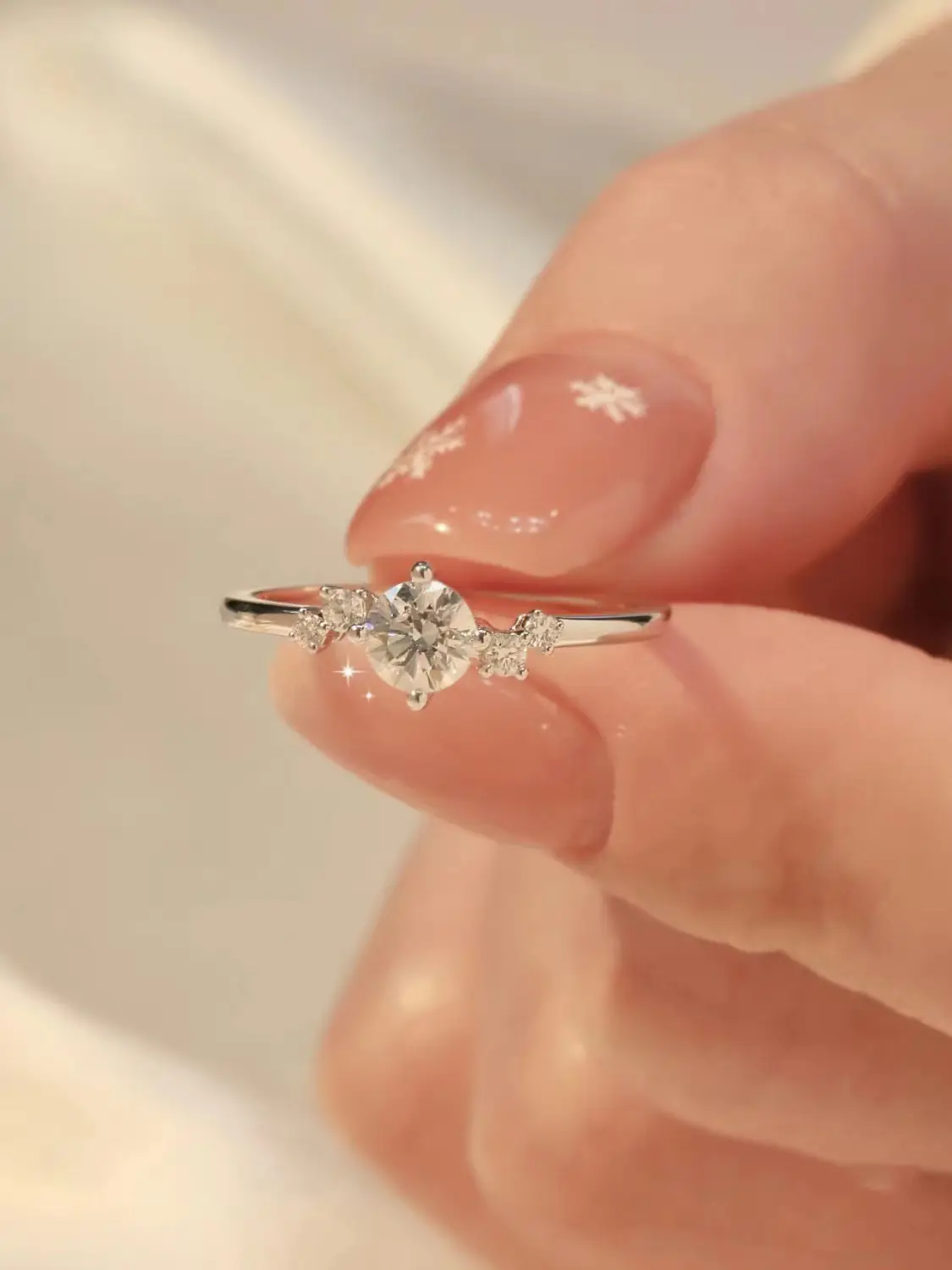 S925 Sterling Silver Four Claw Moissanite Wedding Ring — feature 3