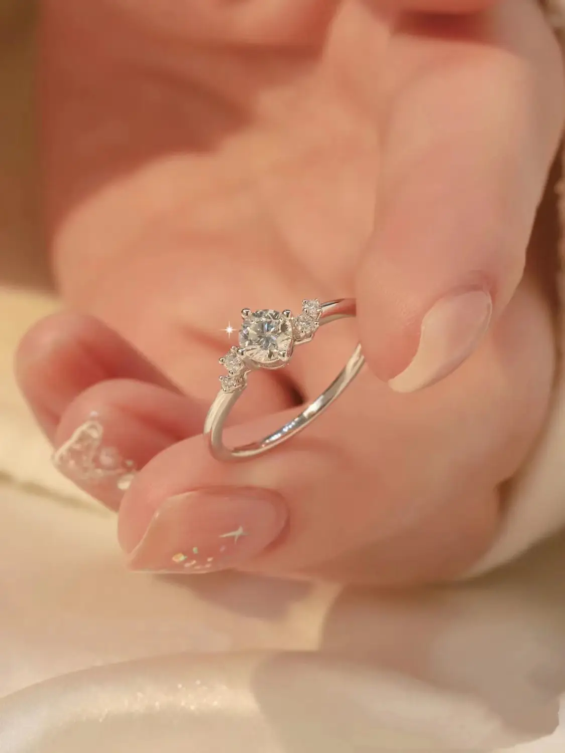 S925 Sterling Silver Four Claw Moissanite Wedding Ring — feature 4