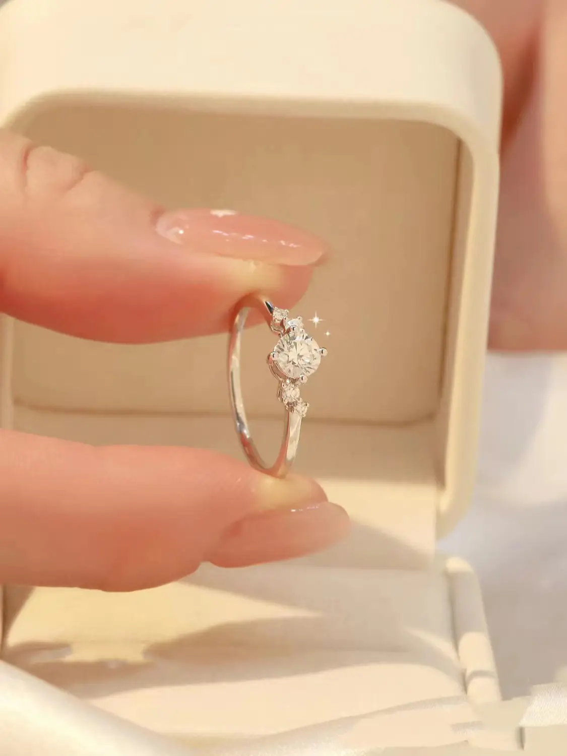 S925 Sterling Silver Four Claw Moissanite Wedding Ring — feature 6