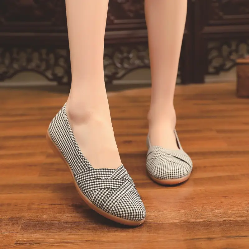 Spring and Summer New Women's Shoes, Old Beijing Cloth Shoes, Middle-Aged and Elderly Mother's Shoes, Comfortable Non-Slip Women's Flats, One-Step Tbottomon Soles - Image 2