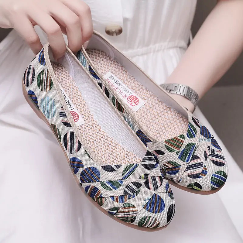 Spring and Summer New Women's Shoes, Old Beijing Cloth Shoes, Middle-Aged and Elderly Mother's Shoes, Comfortable Non-Slip Women's Flats, One-Step Tbottomon Soles - Image 10