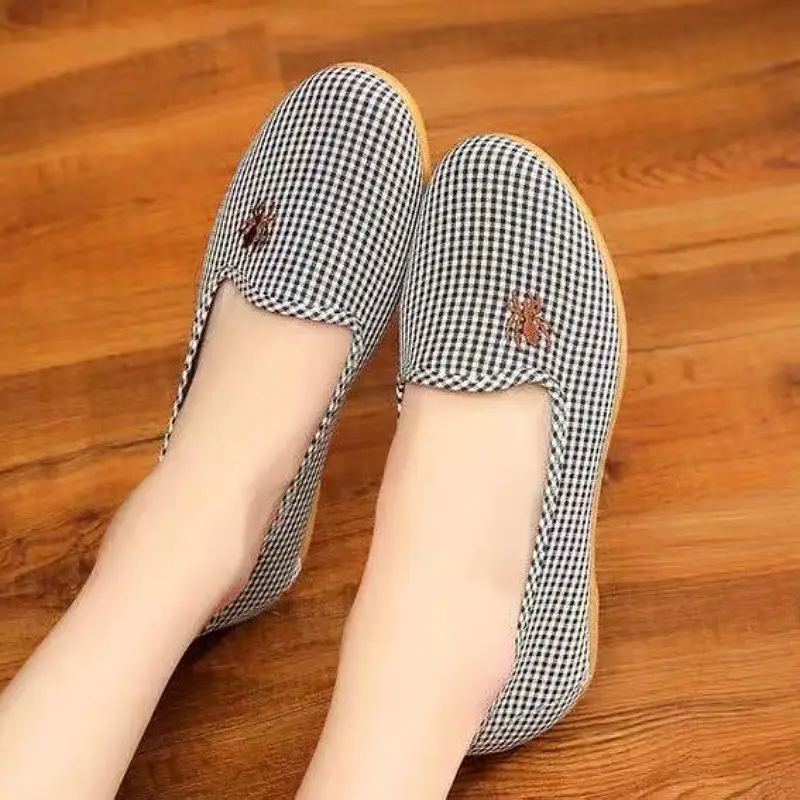 Spring and Summer New Women's Shoes, Old Beijing Cloth Shoes, Middle-Aged and Elderly Mother's Shoes, Comfortable Non-Slip Women's Flats, One-Step Tbottomon Soles - Image 12